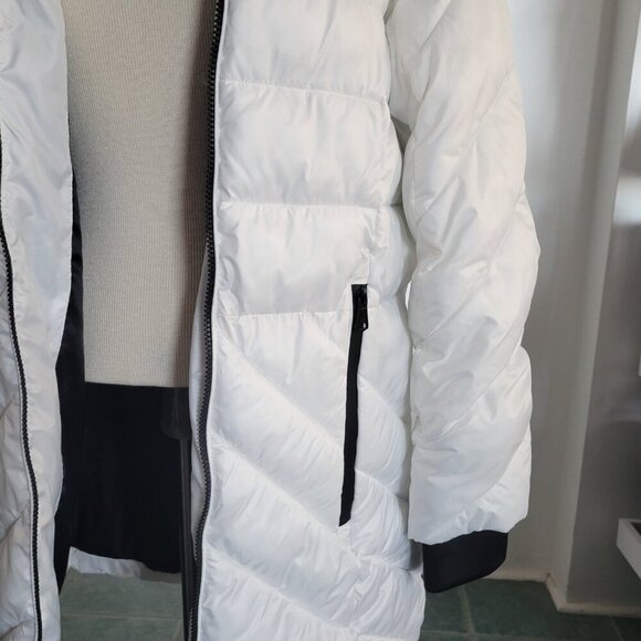 Kenneth Cole New York Women’s Lightweight White Contrast Puffer Coat (Size: M) - Picture 10 of 16